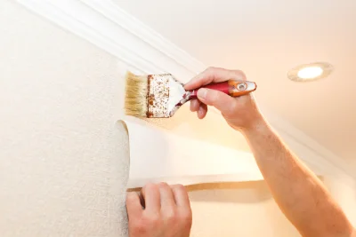 Pose de papier peint à Nanthiat — revêtements muraux et toiles de verre